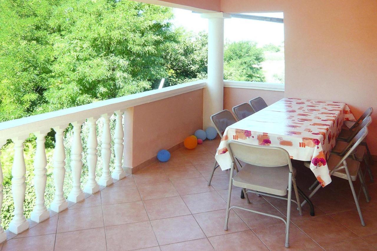 Apartments Ljilja In Privlaka, Near Sandy Beach Привлака Екстериор снимка