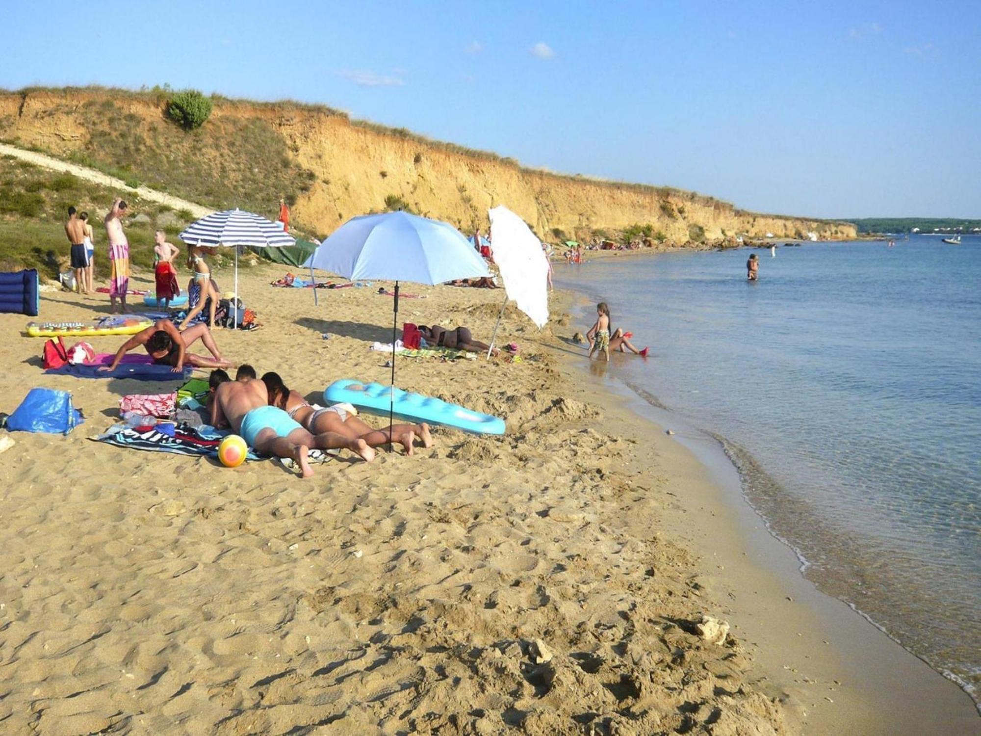 Apartments Ljilja In Privlaka, Near Sandy Beach Привлака Екстериор снимка