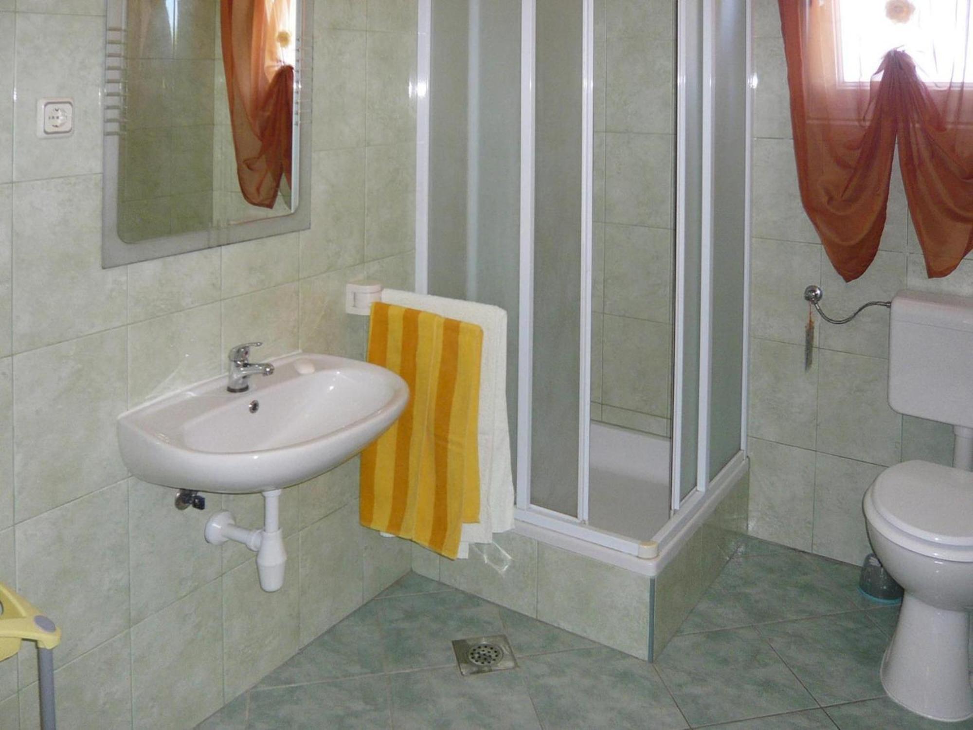 Apartments Ljilja In Privlaka, Near Sandy Beach Привлака Екстериор снимка