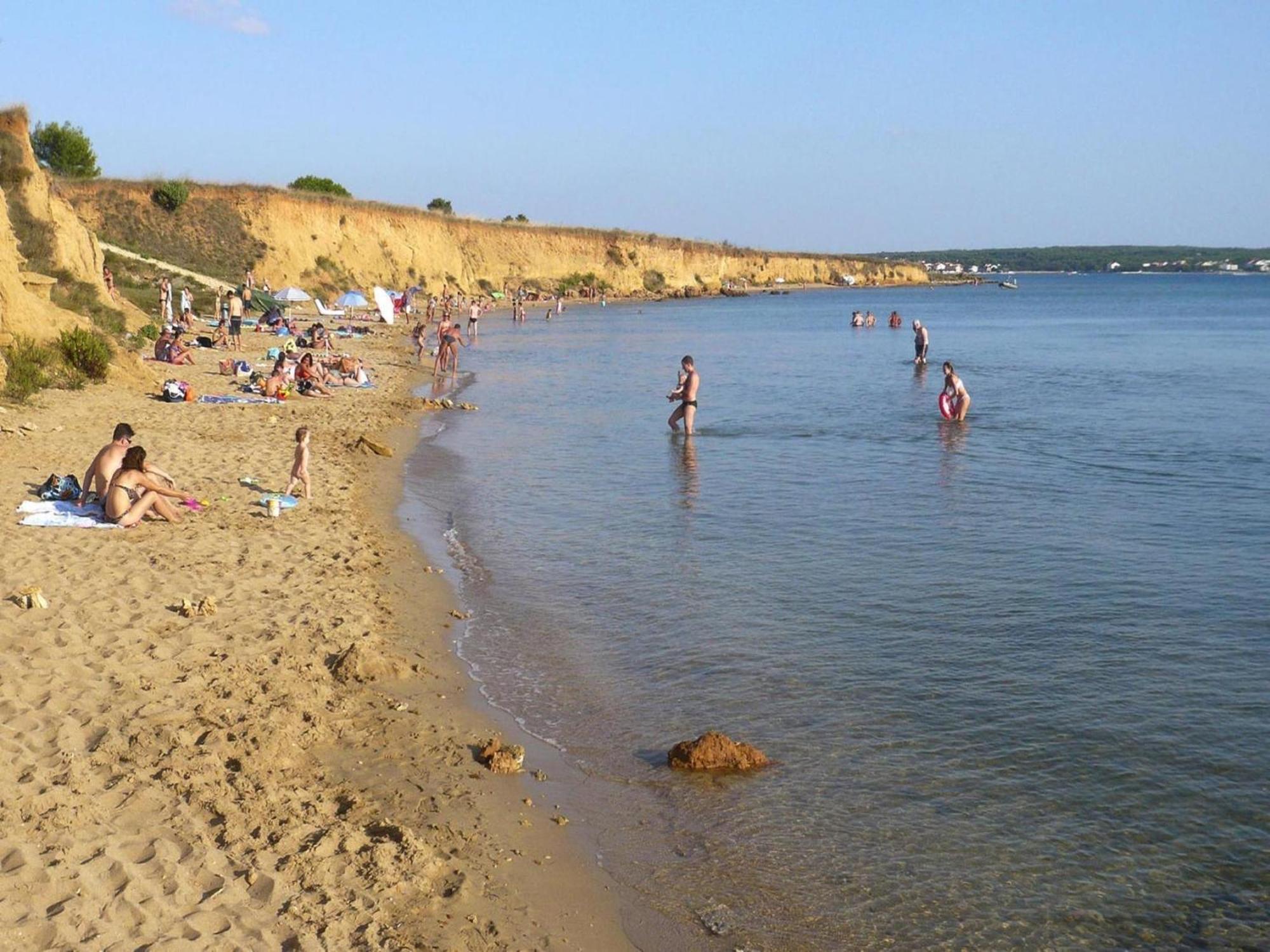 Apartments Ljilja In Privlaka, Near Sandy Beach Привлака Екстериор снимка